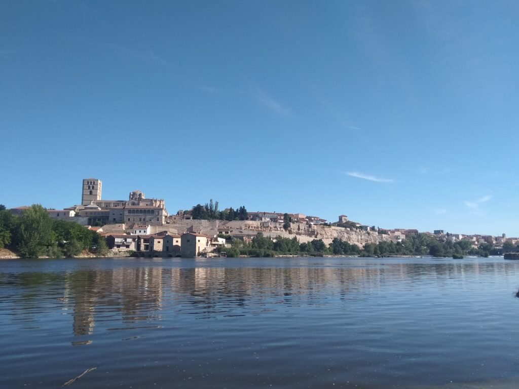 Panorámica de Zamora, río Duero, Catedral, Aceñas